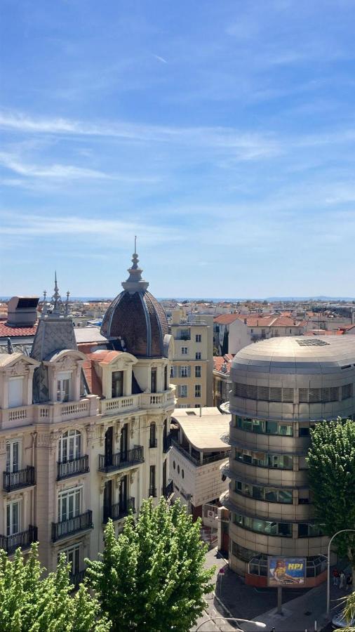 Appartement 2 Pieces En Etage Eleve, Centre-Ville Au Calme, Petite Vue Mer Nice Luaran gambar