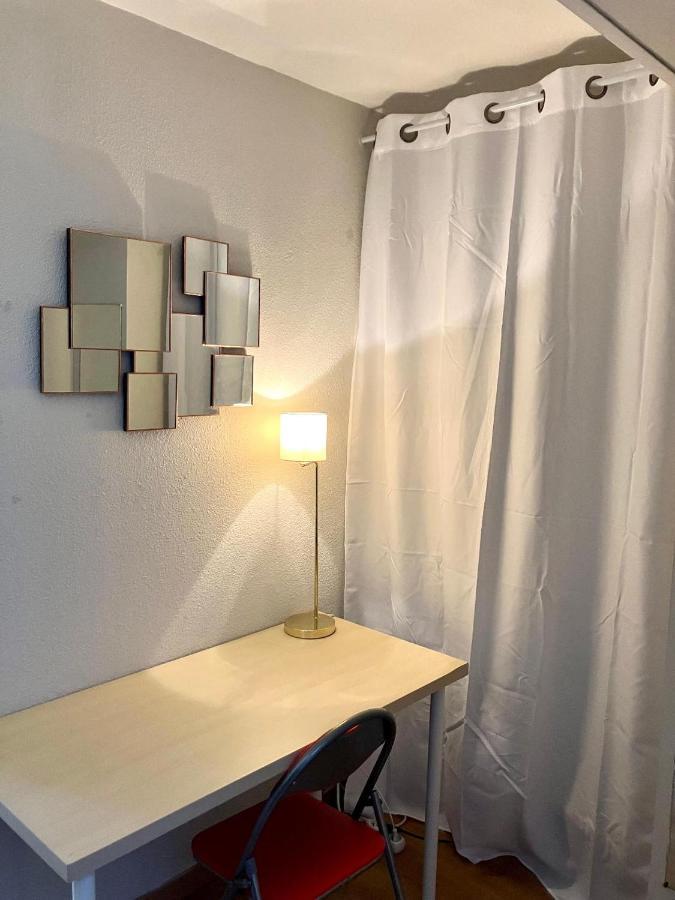 Appartement 2 Pieces En Etage Eleve, Centre-Ville Au Calme, Petite Vue Mer Nice Luaran gambar