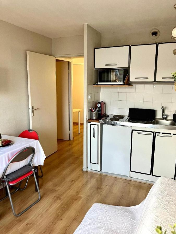 Appartement 2 Pieces En Etage Eleve, Centre-Ville Au Calme, Petite Vue Mer Nice Luaran gambar